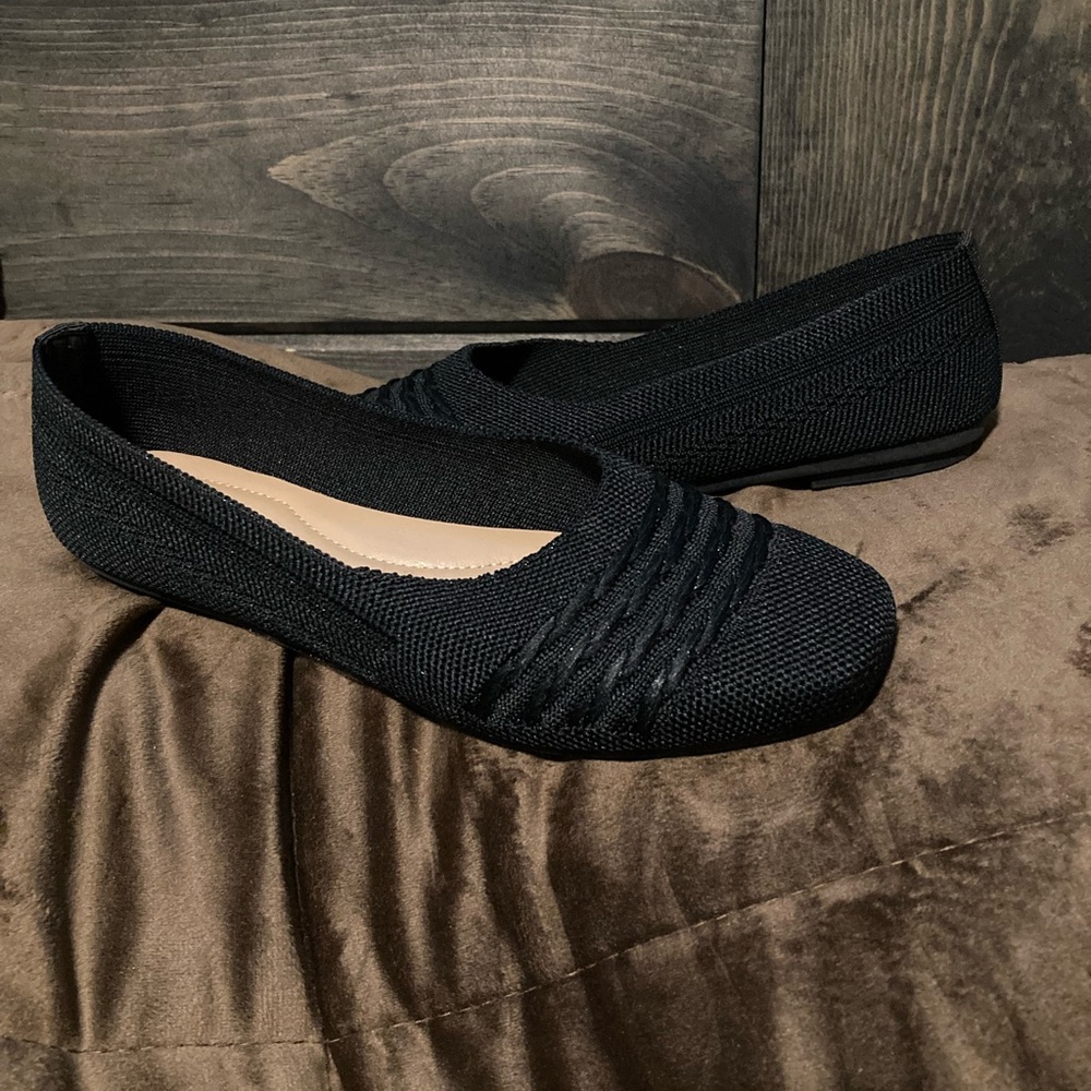 Forever brand, size 6, nwot, black slip on flats